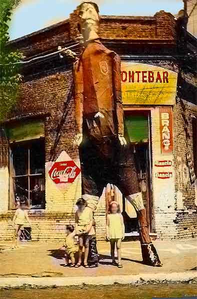 En el año 1956, en la puerta del almacén bar Los Obreros, de 10 y 40 de Luis Tortora nació la tradición de la quema del 1er. muñeco en La Plata.

